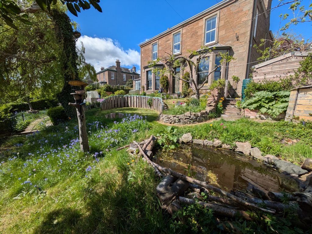 Property photo 1 of 25 Garden & Pond North