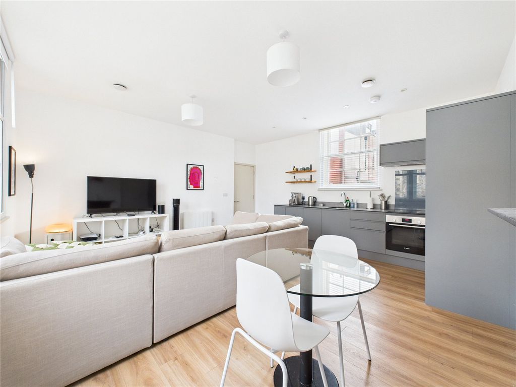 Property photo 2 of 16 Picture No. 14