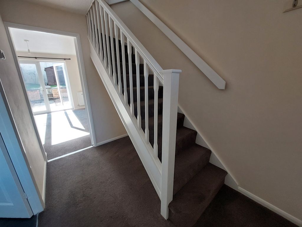Property photo 3 of 10 Hall