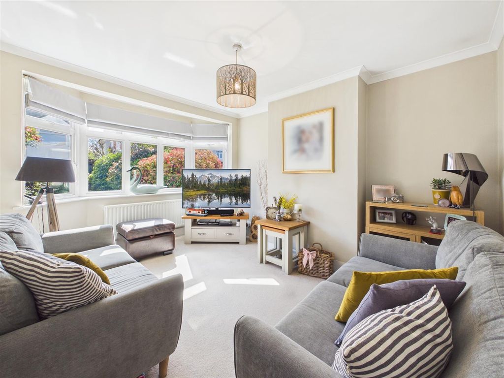 Property photo 2 of 32