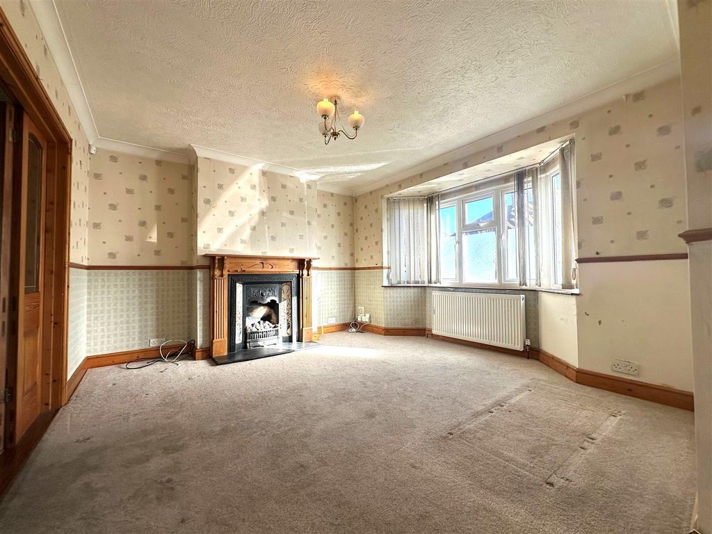 Property photo 2 of 11 Coopers Estate Agents