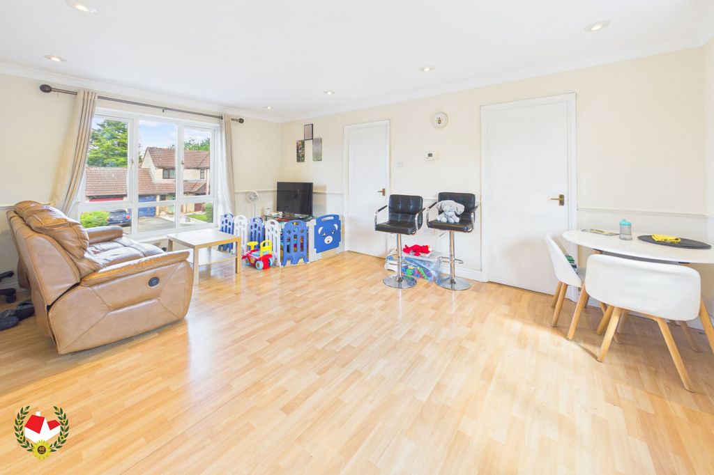 Property photo 3 of 11
