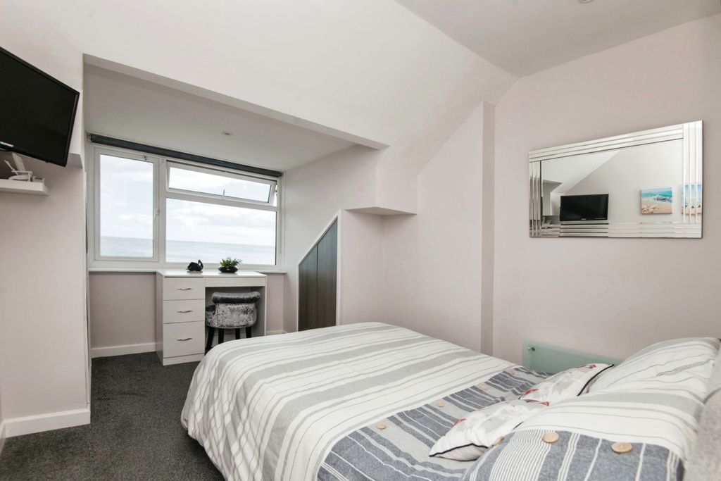 Property photo 3 of 17 Photography