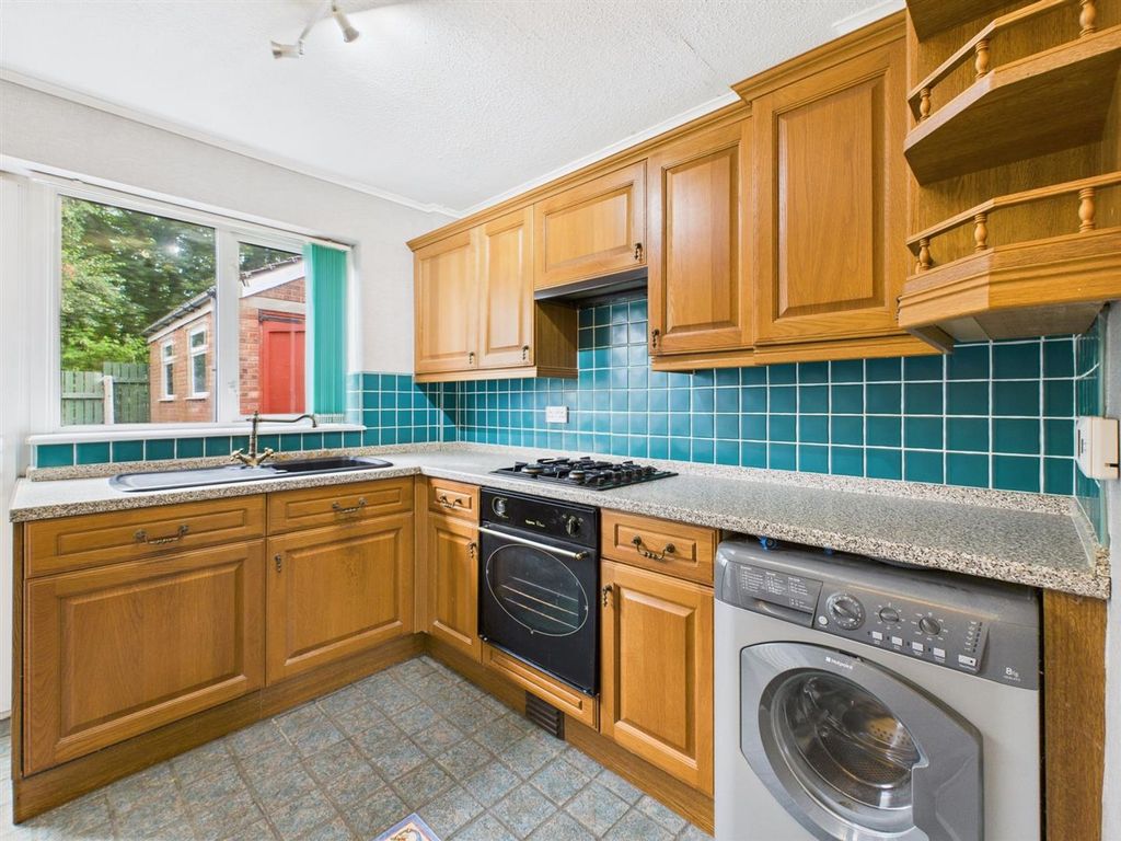 Property photo 3 of 18 Kitchen