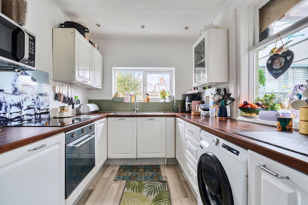 Property photo 3 of 15 1366087-9-68Efa194580Dd-Arw.Jpg