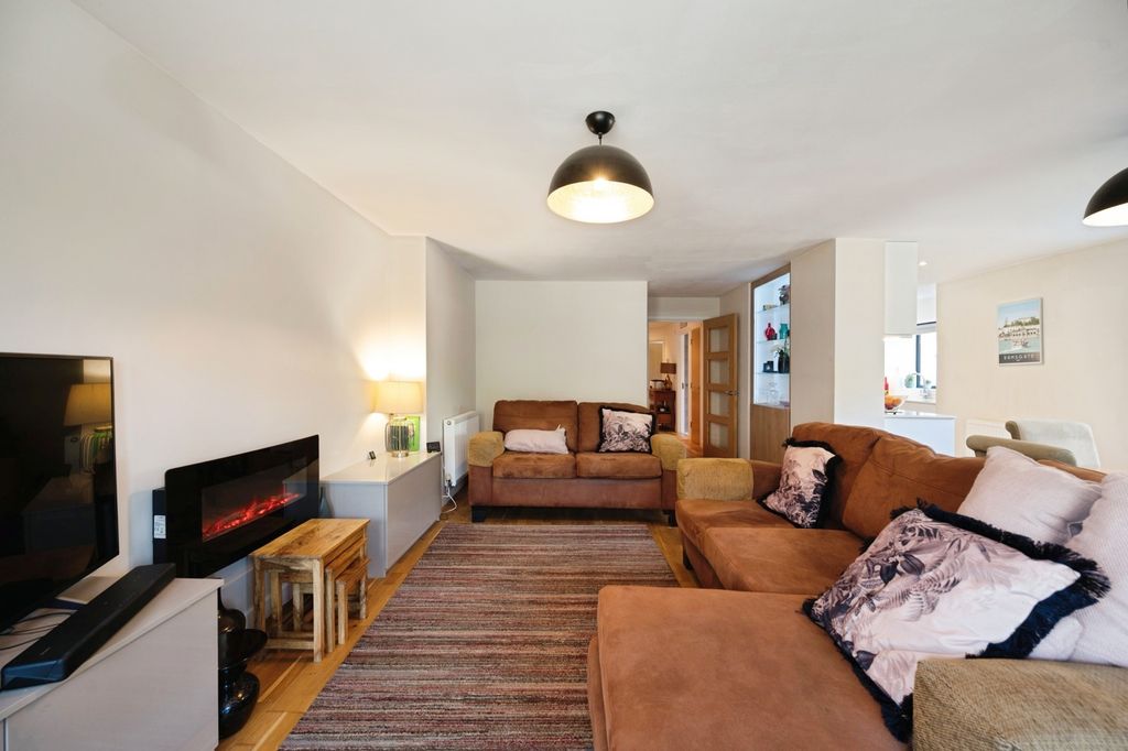 Property photo 3 of 14 Pbox-Img.Jpg