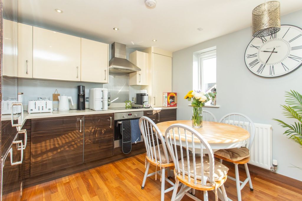 Property photo 3 of 11 Picture 3