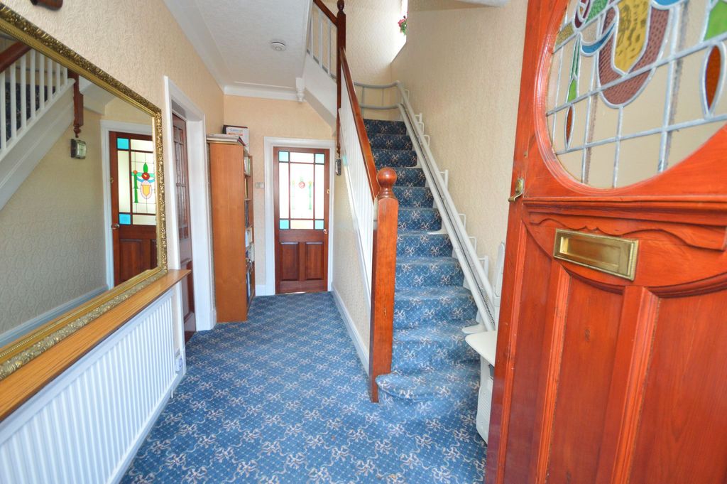 Property photo 2 of 25