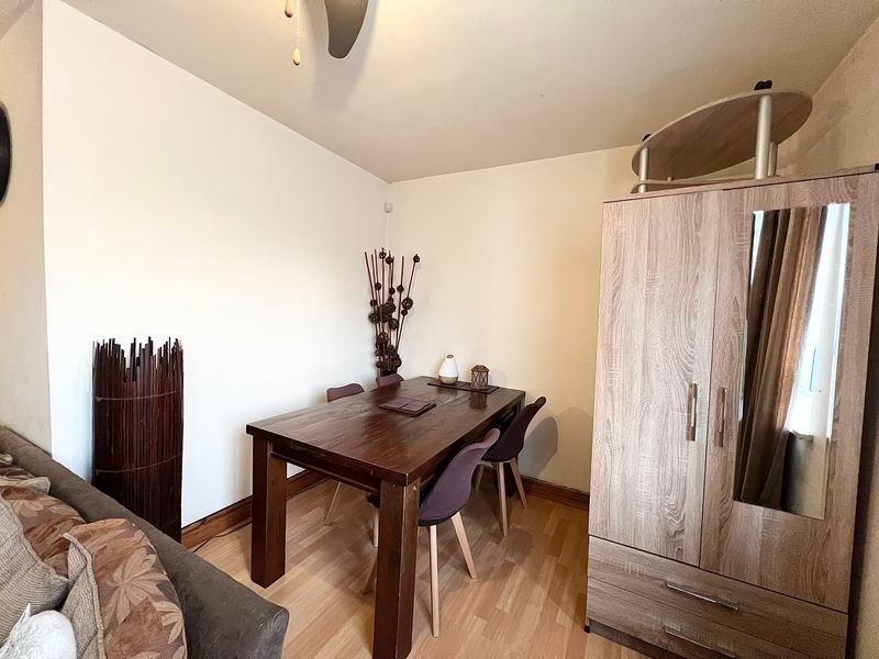 Property photo 3 of 8 Photo 7