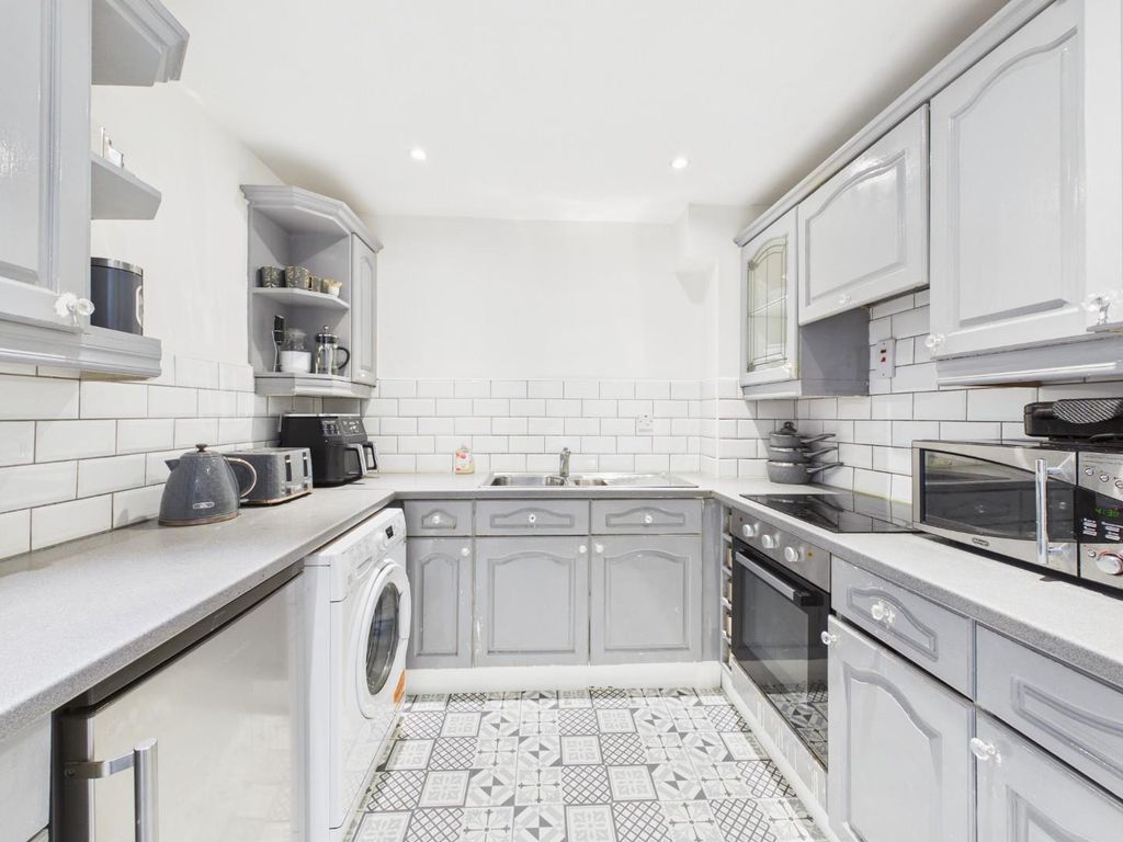 Property photo 2 of 9 Cam05010G0-Pr0074-Still006.Jpg