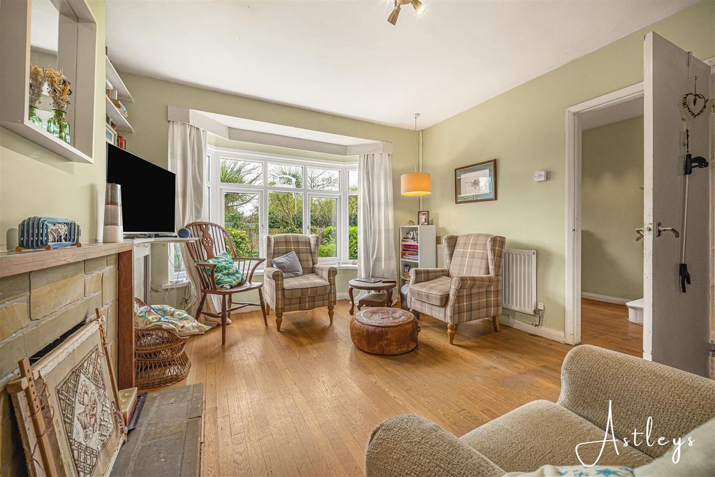 Property photo 2 of 22 Lounge