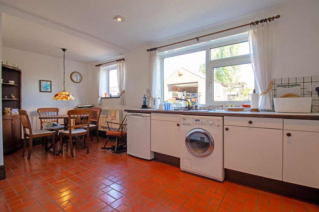 Property photo 2 of 20
