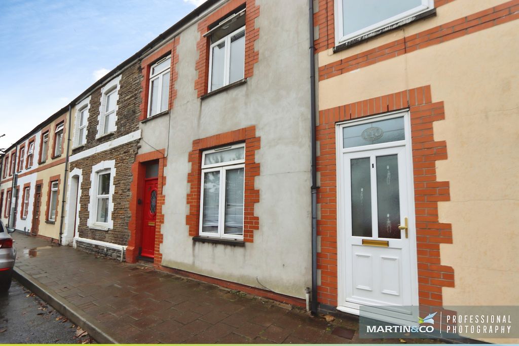 Property photo 1 of 2