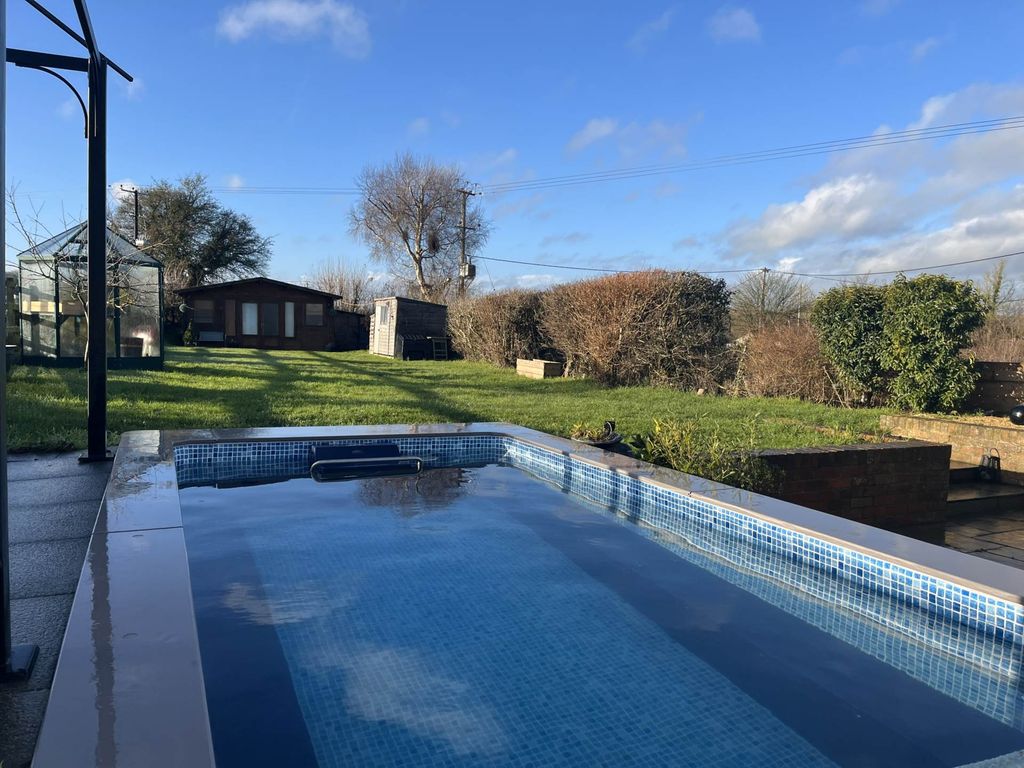 Property photo 2 of 20