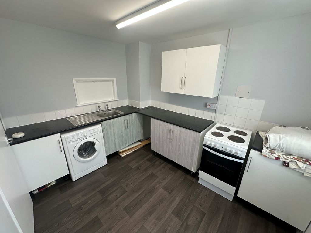 Property photo 3 of 6 Kitchen