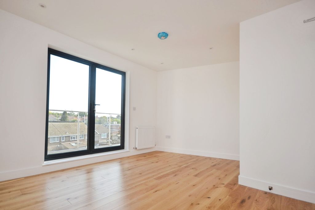 Property photo 3 of 4 E