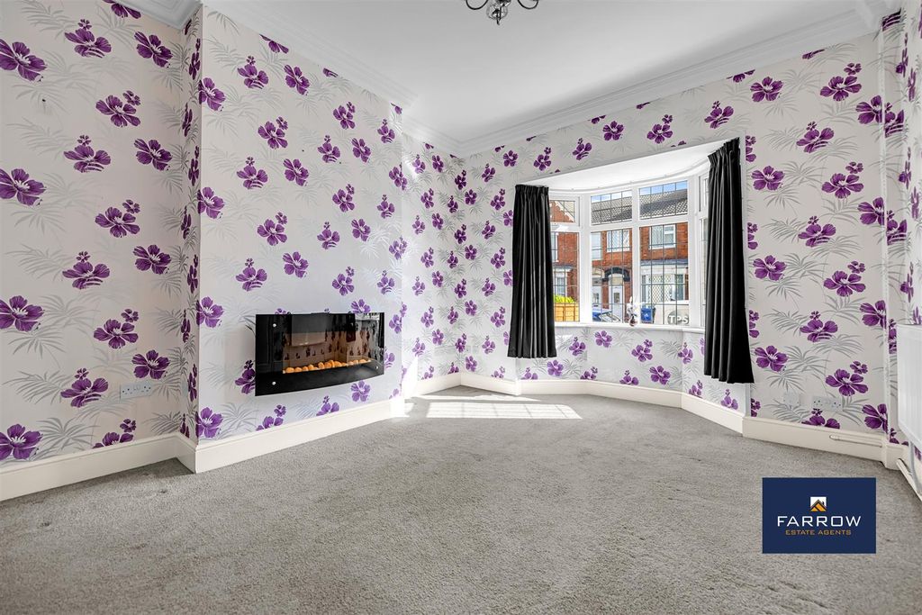 Property photo 3 of 30 Living Room