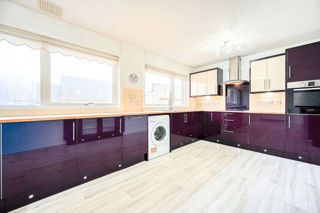 Property photo 3 of 24