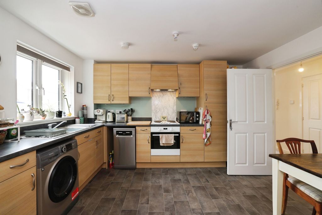 Property photo 3 of 19 Pbox-Img.Jpg