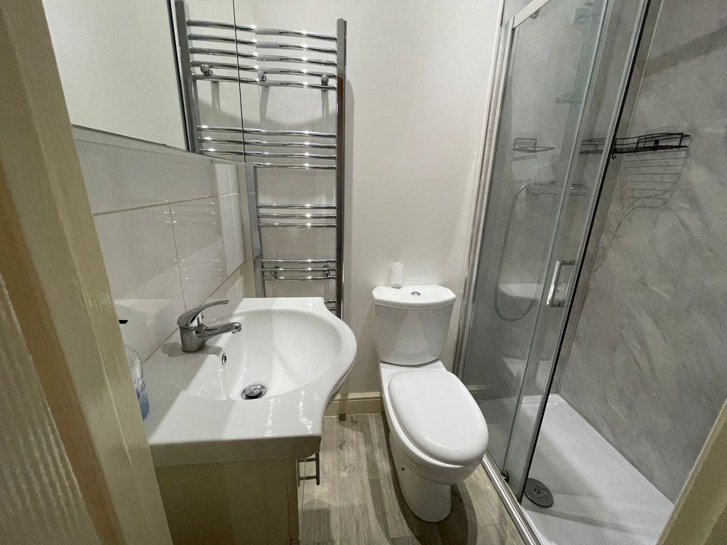 Property photo 3 of 4 Shower Room wc.Jpg