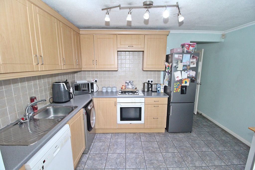 Property photo 3 of 9 4029937