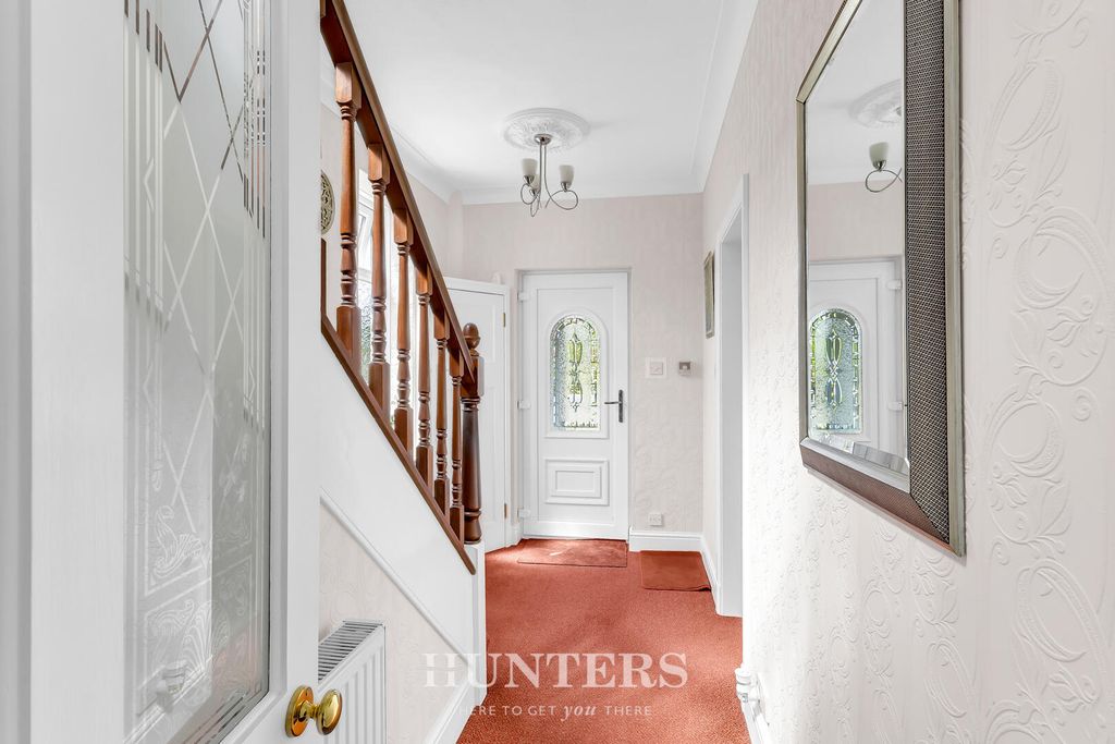 Property photo 2 of 23 Hallway