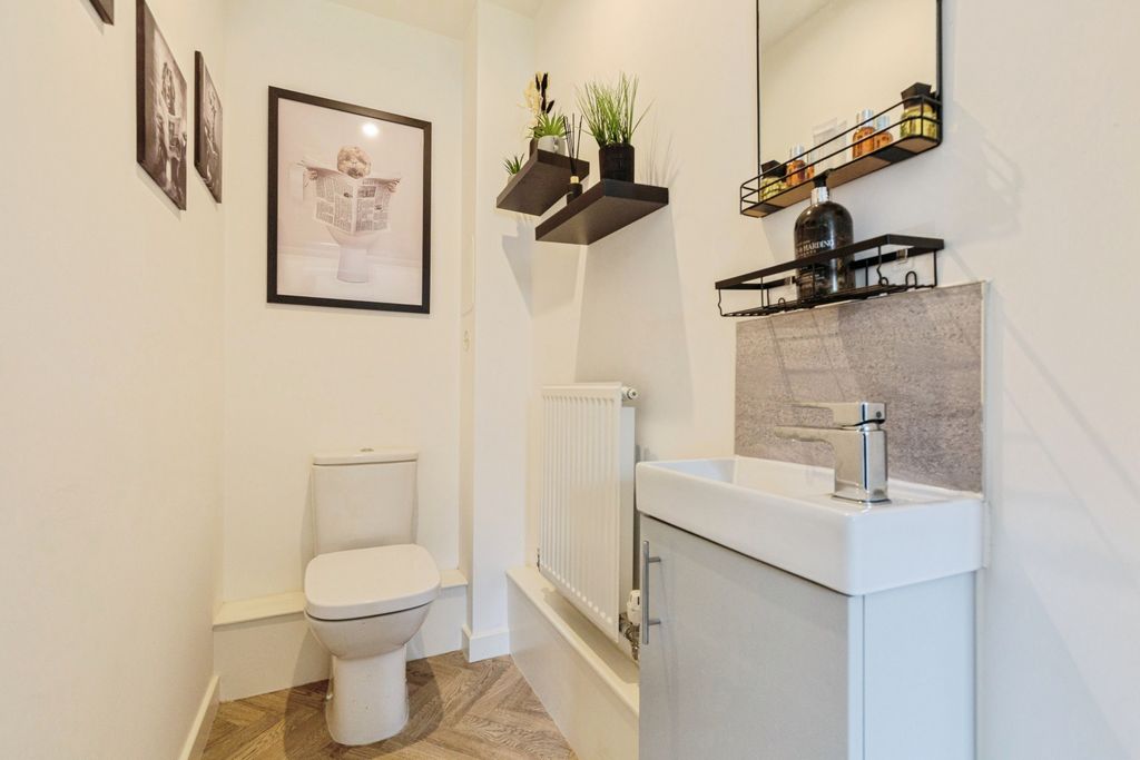 Property photo 3 of 19 Ground Floor WC