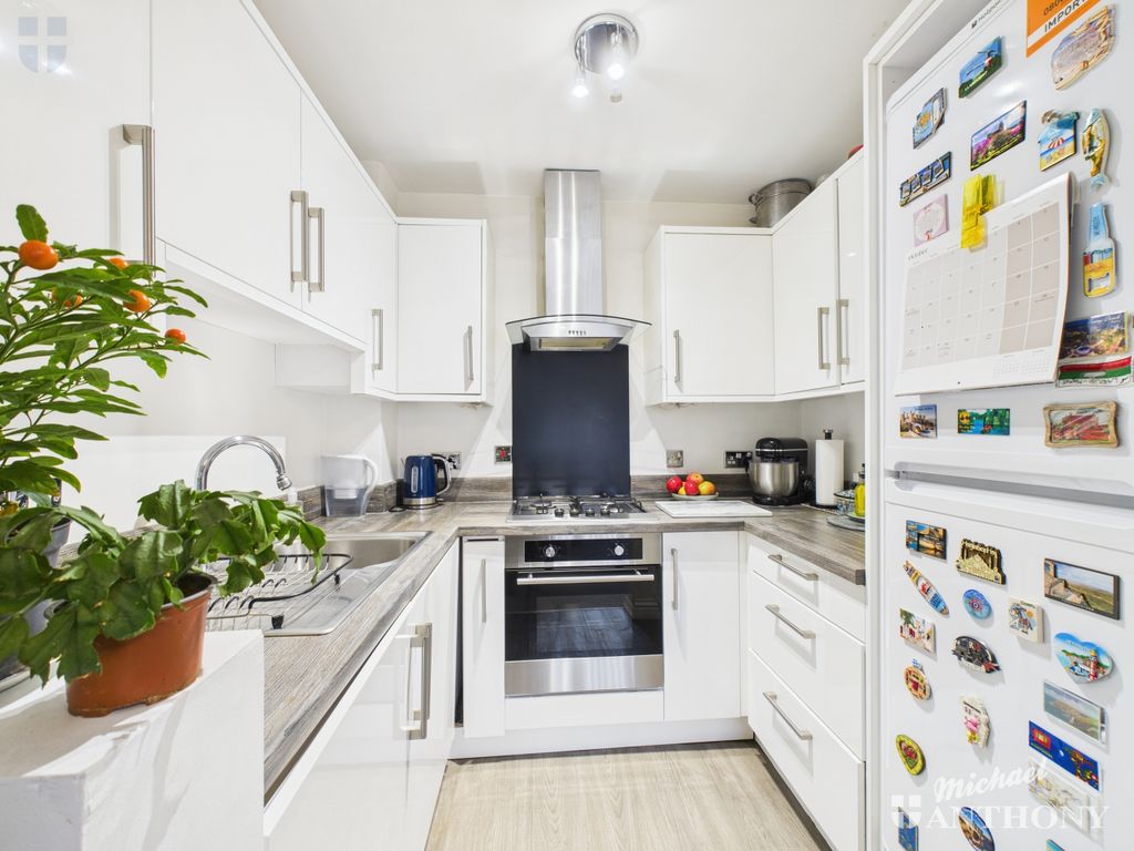 Property photo 3 of 8 Cam03218G0-Pr0796-Still005