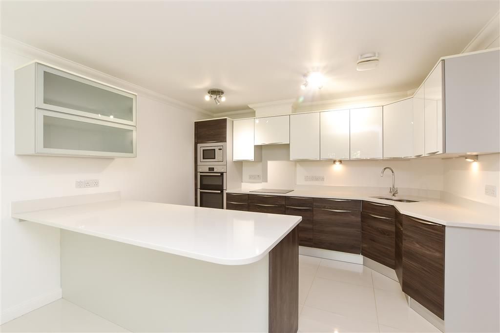 Property photo 3 of 16 Kitchen