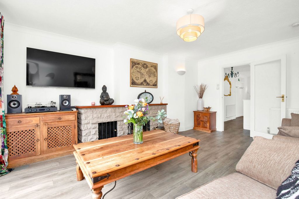 Property photo 3 of 45