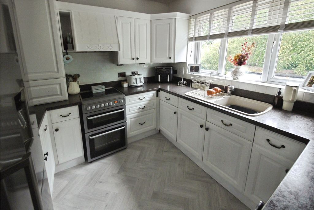 Property photo 2 of 13 Kitchen