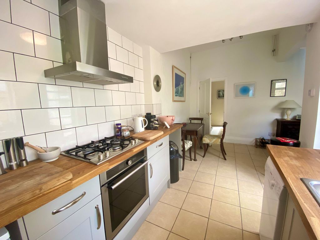 Property photo 3 of 16 Kitchen