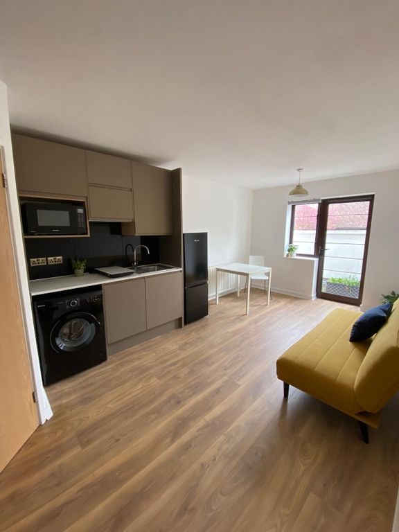 Property photo 1 of 5 2 Sanford Mews - 6