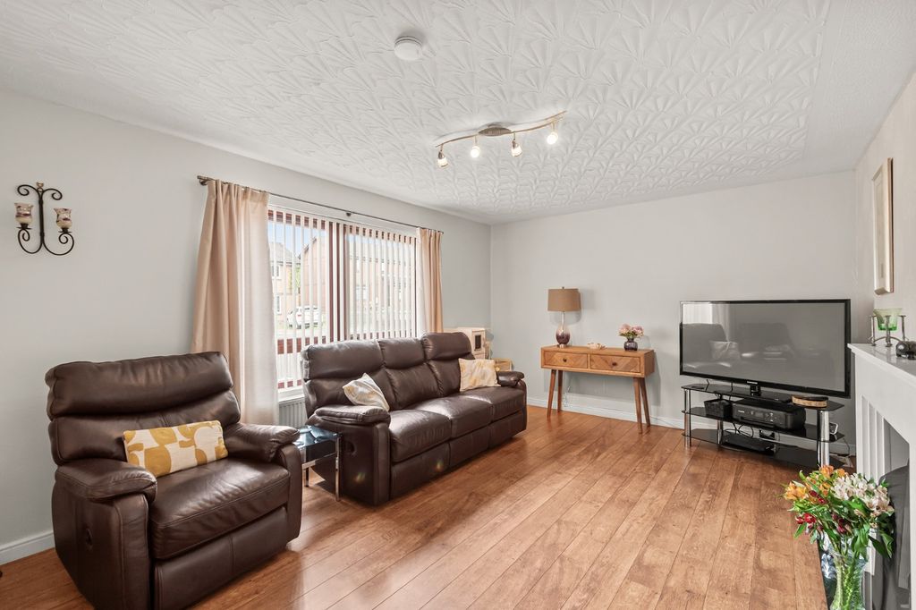 Property photo 2 of 23 5194583