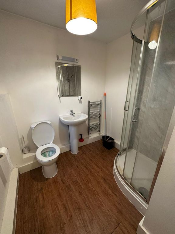 Property photo 3 of 7 Ensuite