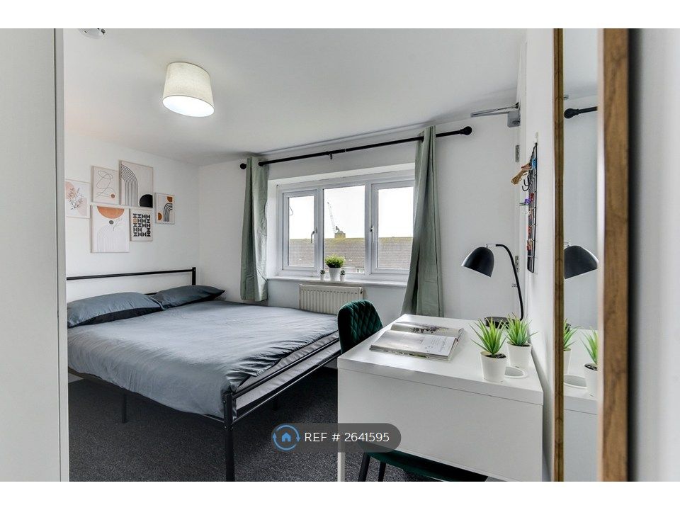 Property photo 3 of 18 Bedroom 3