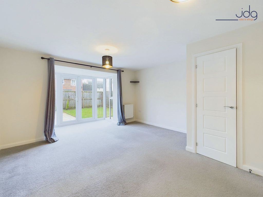 Property photo 2 of 8 Lounge