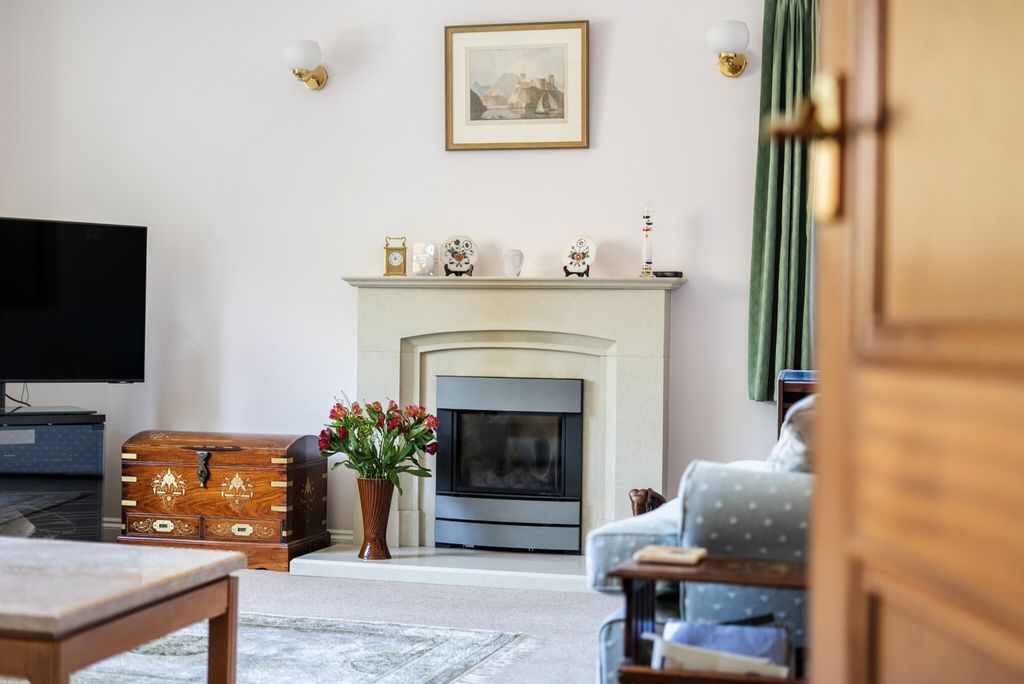 Property photo 3 of 24 1447870-10-69Ef65...