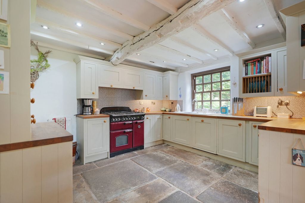 Property photo 3 of 33