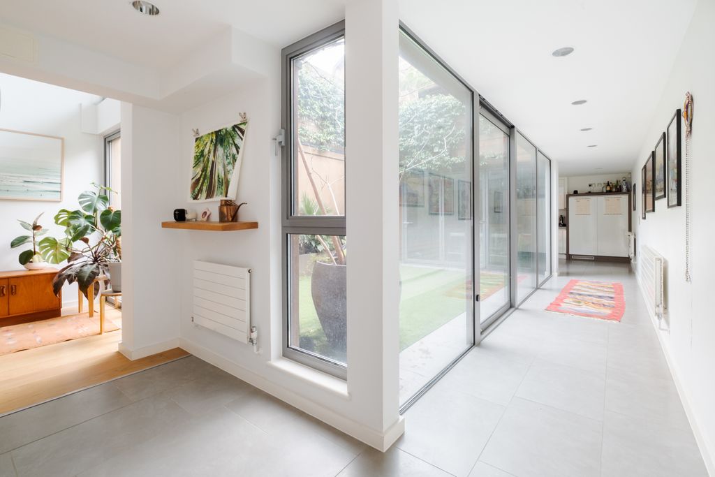 Property photo 3 of 25