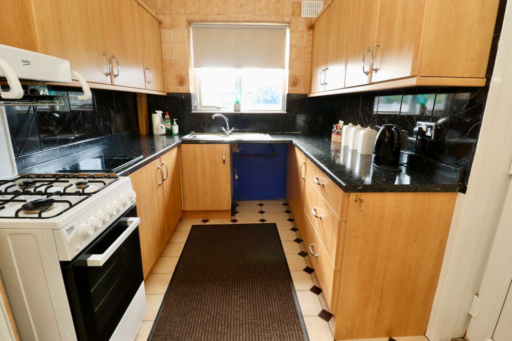 Property photo 3 of 12 Img_1632