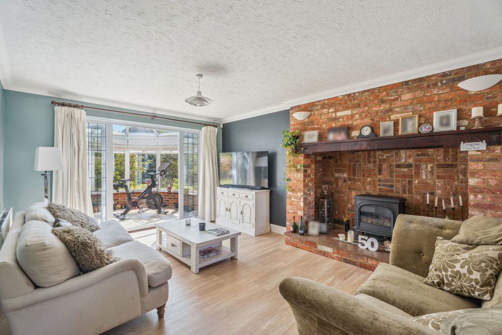 Property photo 3 of 16 Sitting Room