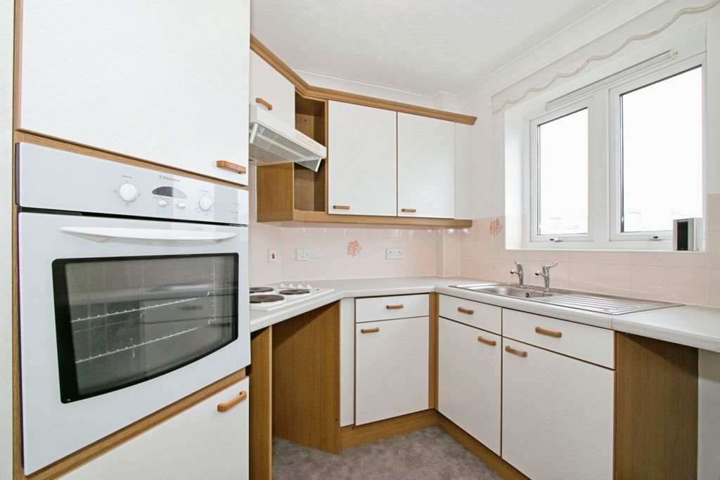 Property photo 3 of 15 Kitchen