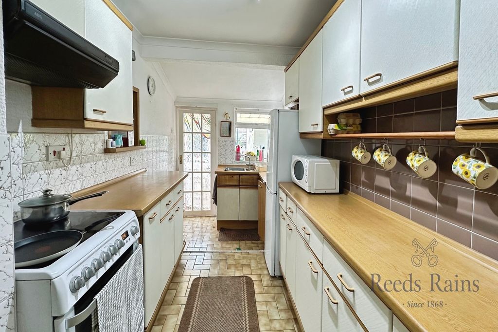 Property photo 2 of 14 Kitchen