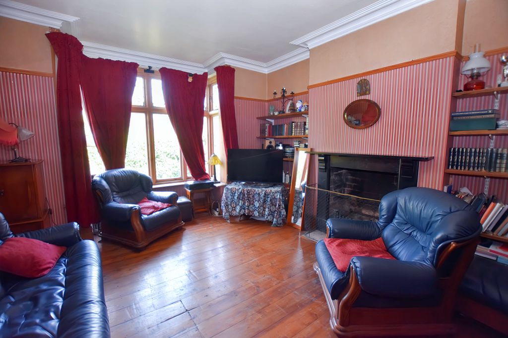 Property photo 2 of 30 Lounge 1