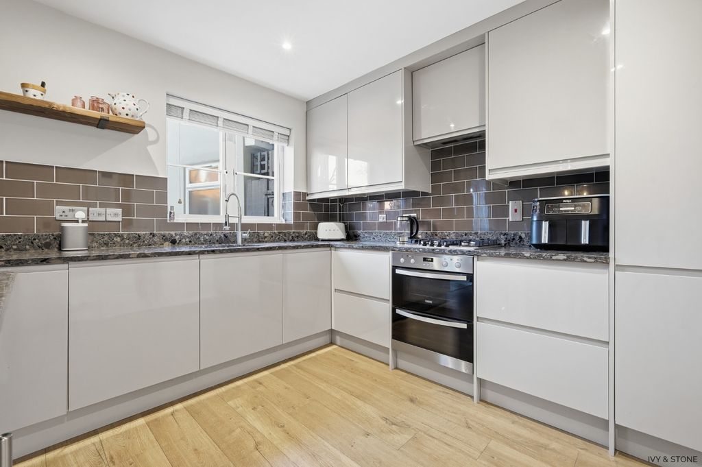 Property photo 3 of 27 4750252