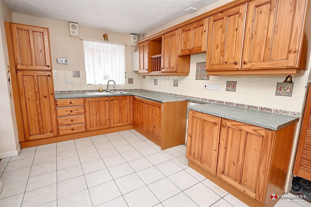 Property photo 2 of 21 Kitchen/ Dining Room