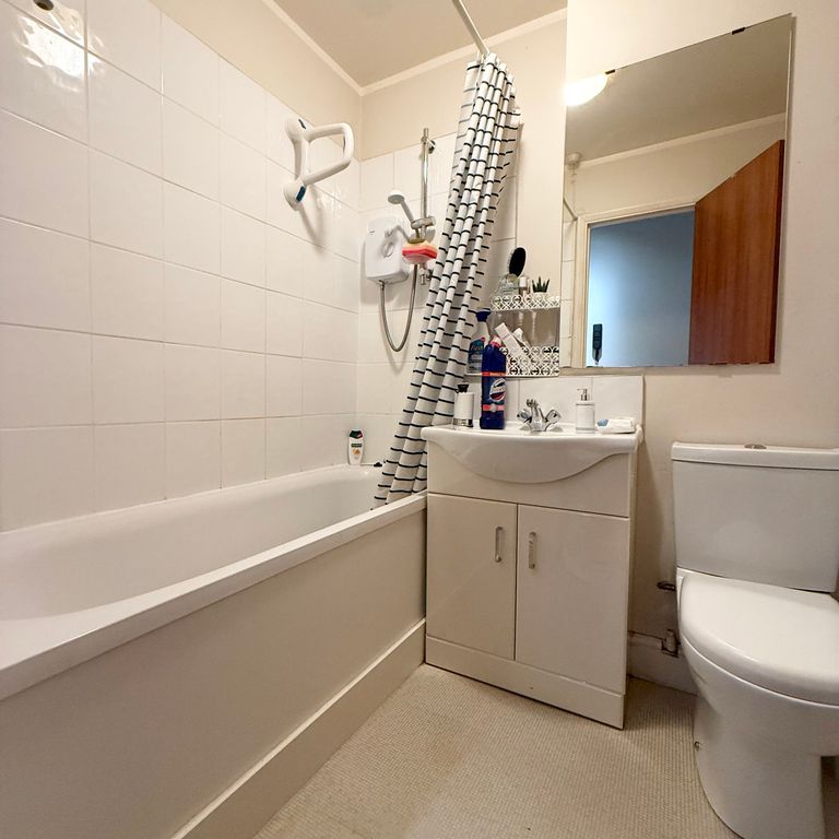 Property photo 3 of 7 8