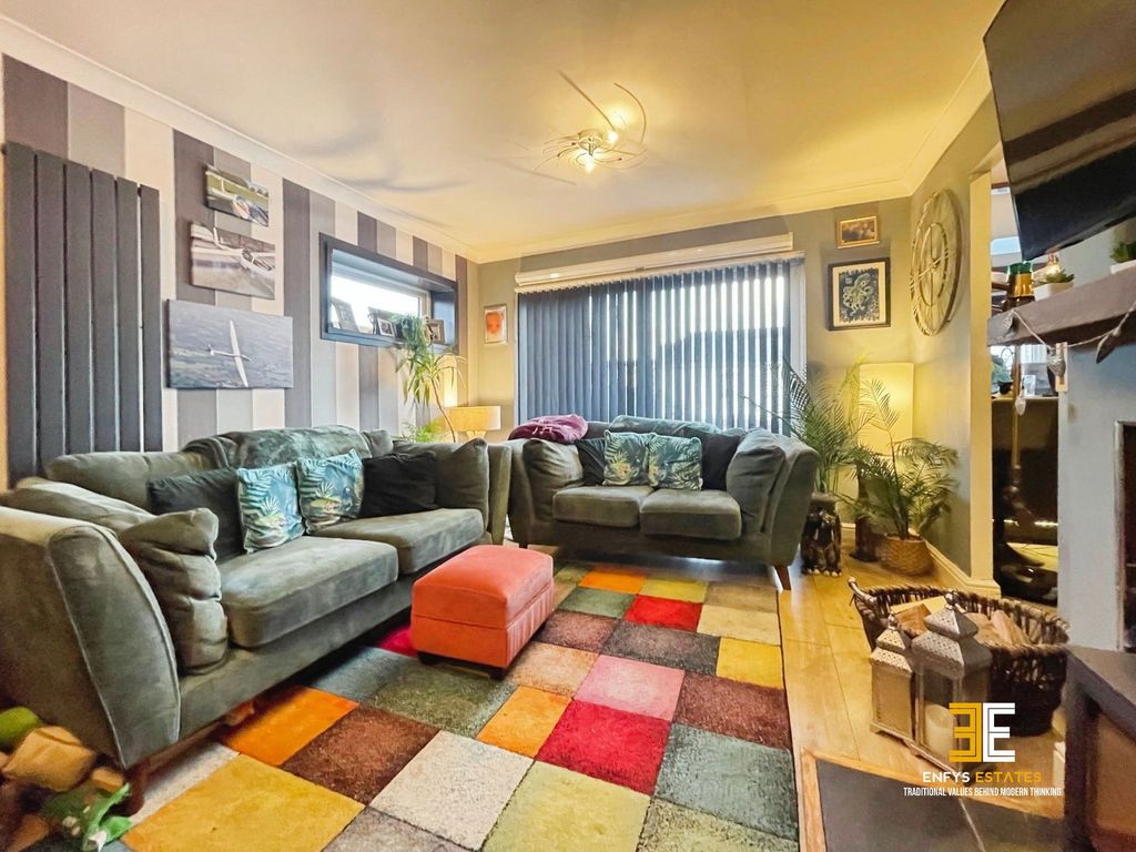 Property photo 3 of 32