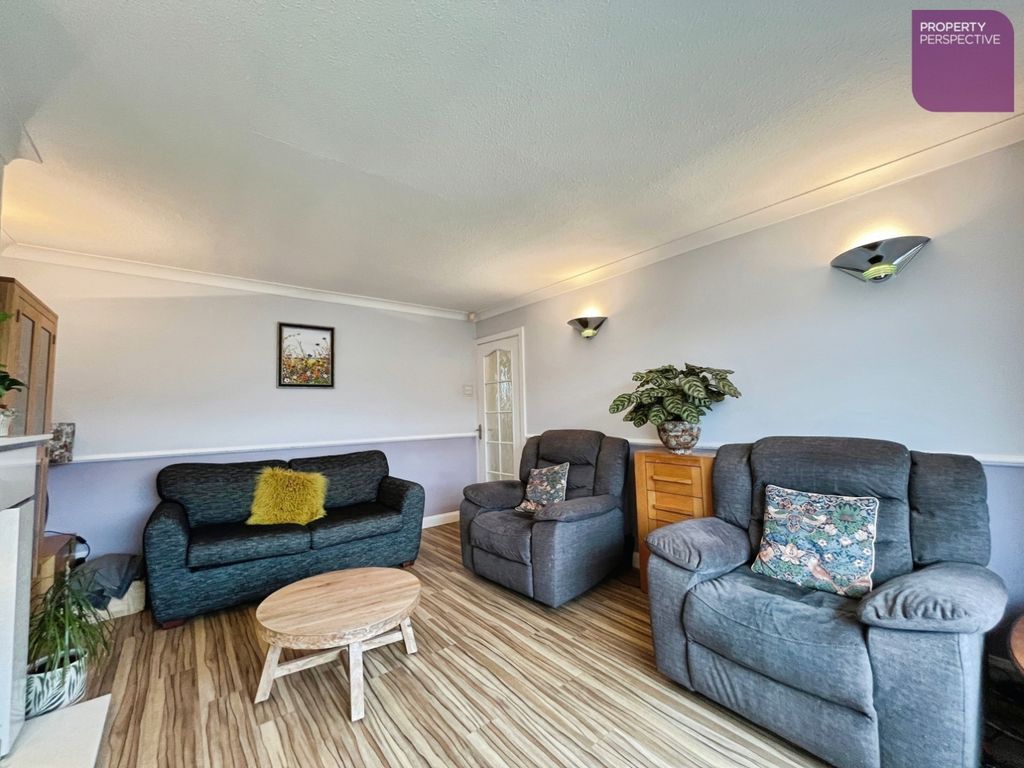 Property photo 3 of 16 Living Room